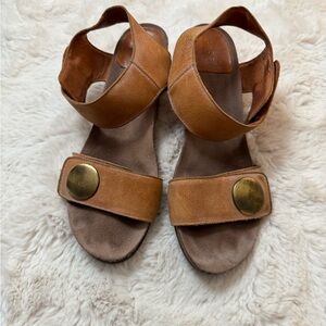 Gently worn Taos Carousel wedges Size 40 tan